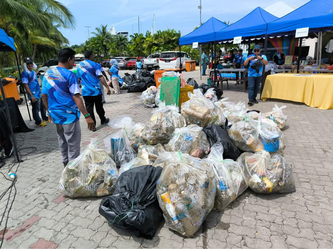 Warga Kerja Urbancubes Sertai Program CSR “Jom Bersih Sungai Klang”