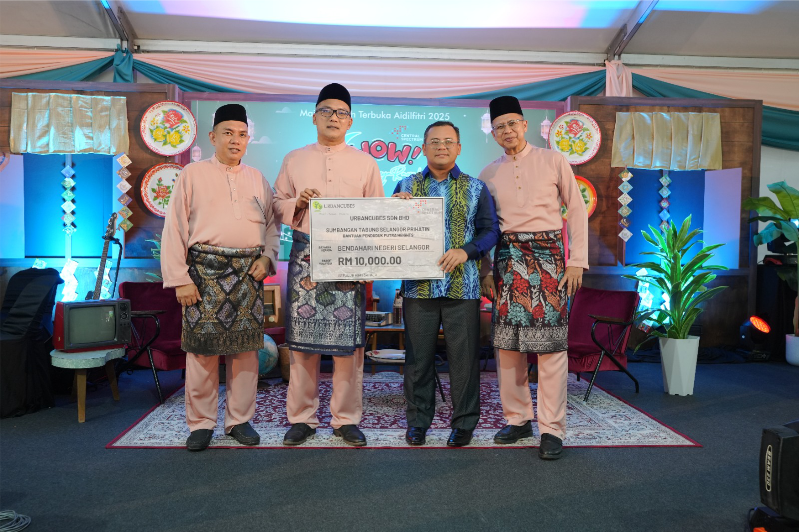 Urbancubes Sdn Bhd Serah Sumbangan RM10,000 kepada Mangsa Kebakaran Putra Heights